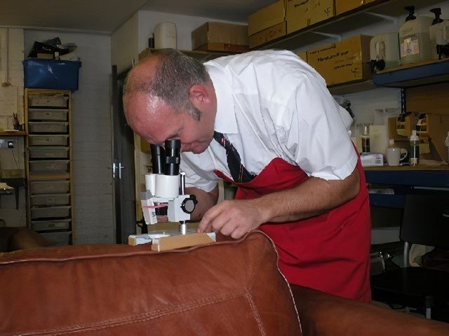 images/leather/slider/leather-cleaning-1-kireth-ai.jpeg